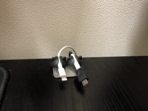 マグネットケーブルホルダーをダイソーの100均グッズで自作!机をおしゃれに!