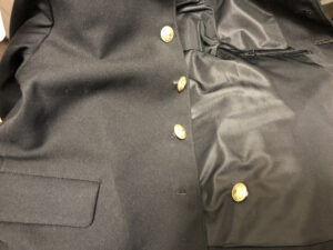 小学校の制服のボタンをつけて！なぜ休みの寝る前に言う？